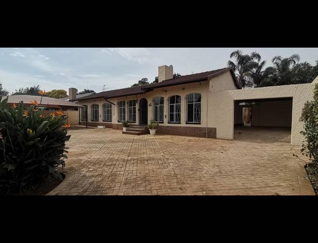 3 BEDROOM PROPERTY TO RENT IN HIGHWAY GARDENS